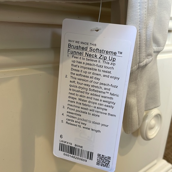 NWT Lululemon Brushed Softstreme Funnel Neck Zip Up in Bone, Size 6 - Picture 2 of 5